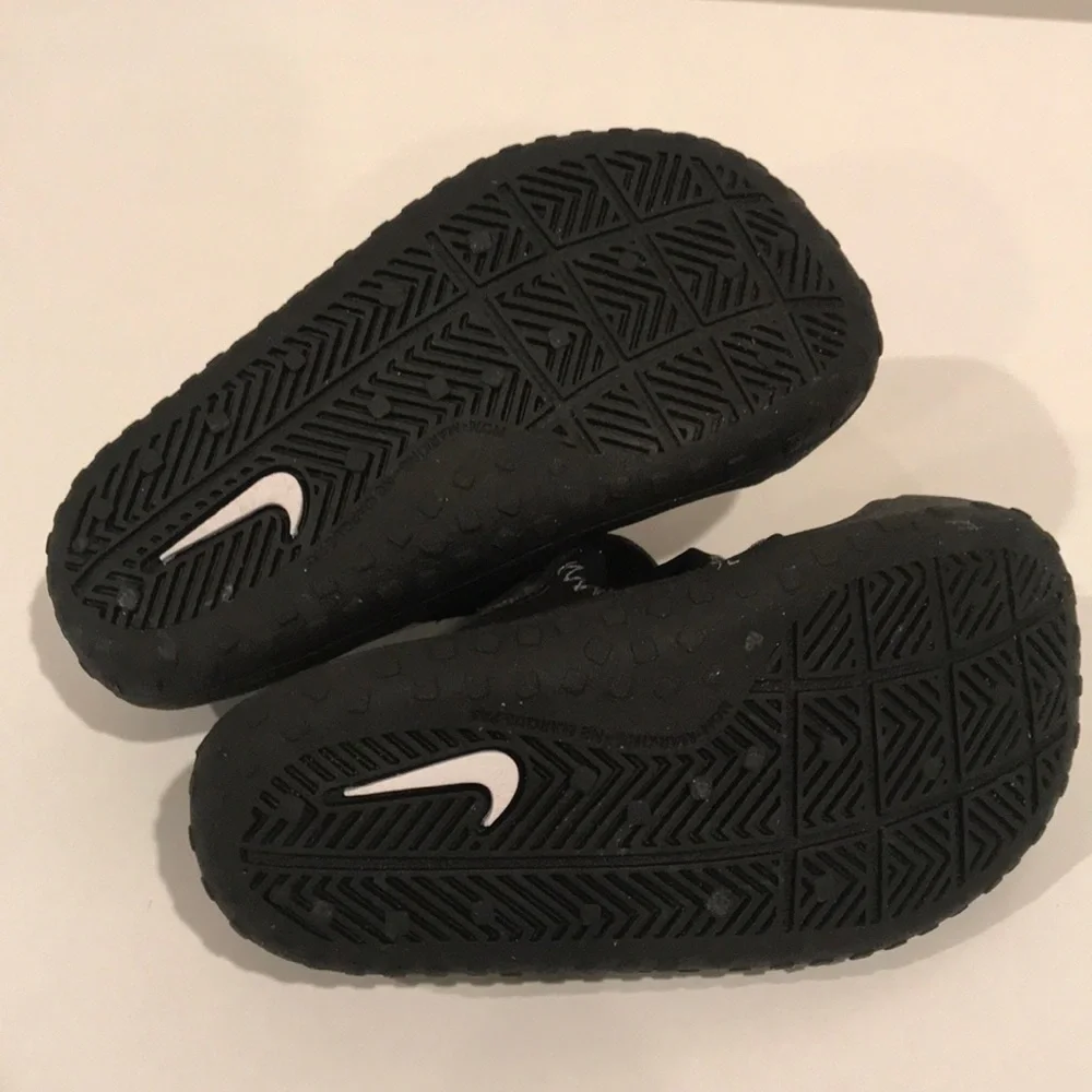 Nike Toddler Water Shoes (size 5C)